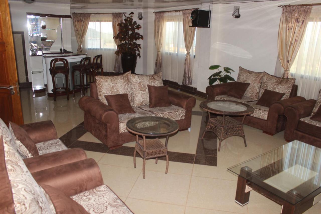 Meru Paramount Dış mekan fotoğraf