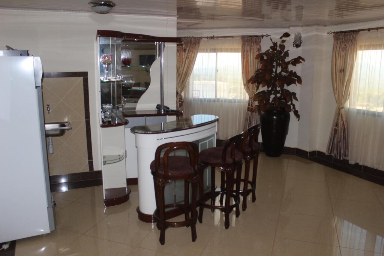 Meru Paramount Dış mekan fotoğraf