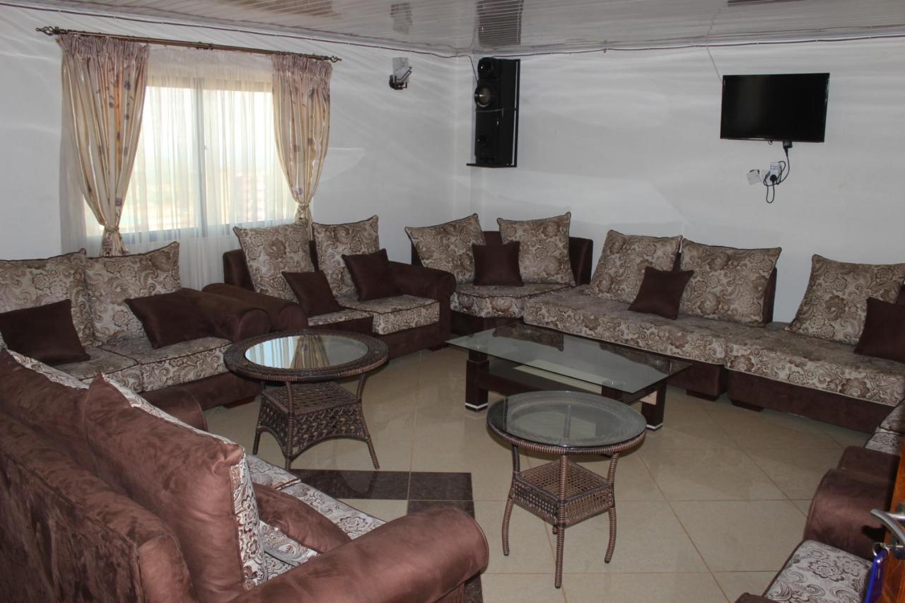 Meru Paramount Dış mekan fotoğraf